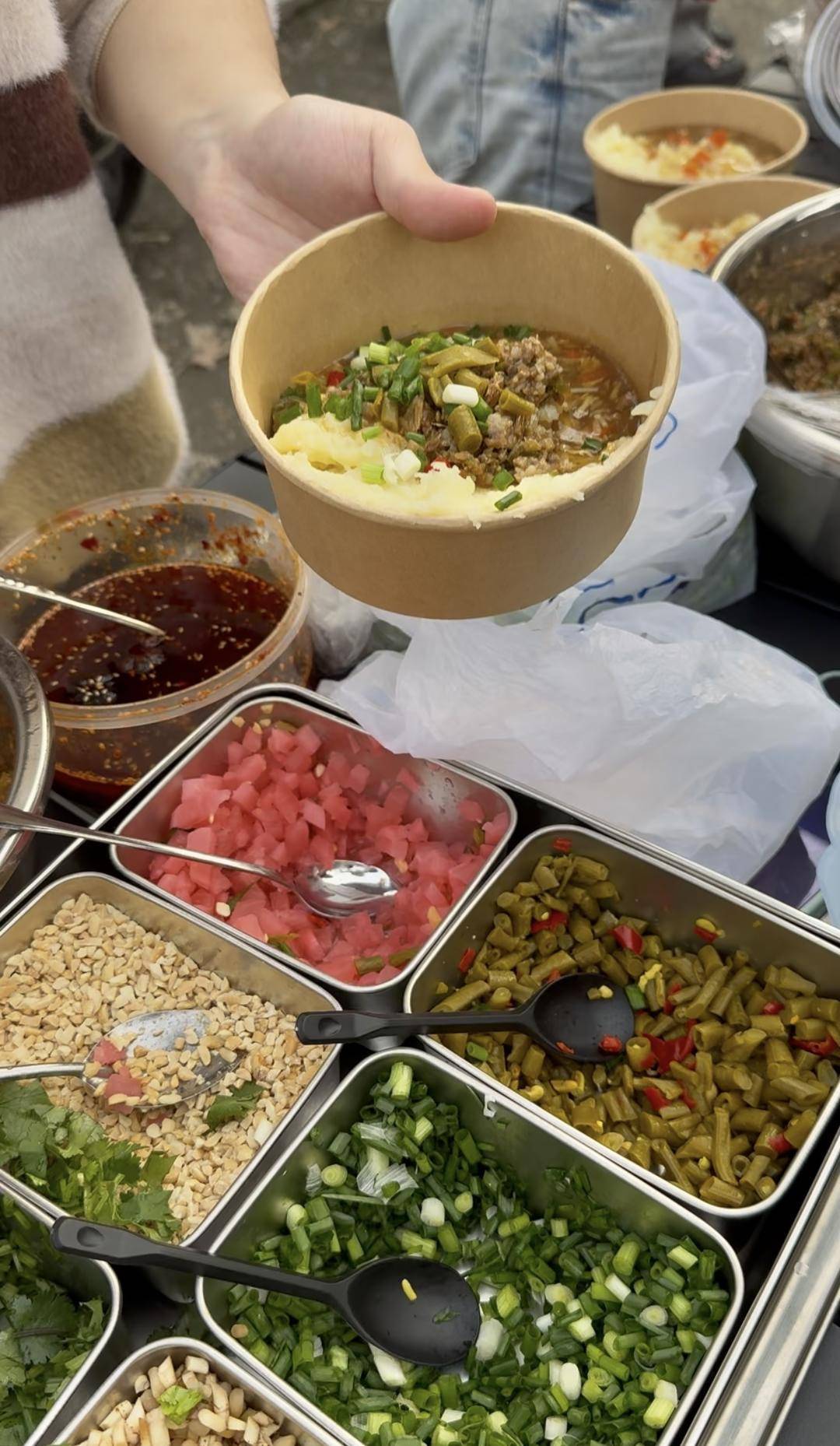 985研究生退学摆摊卖土豆泥日入700元:过自己想要的生活|封面头条