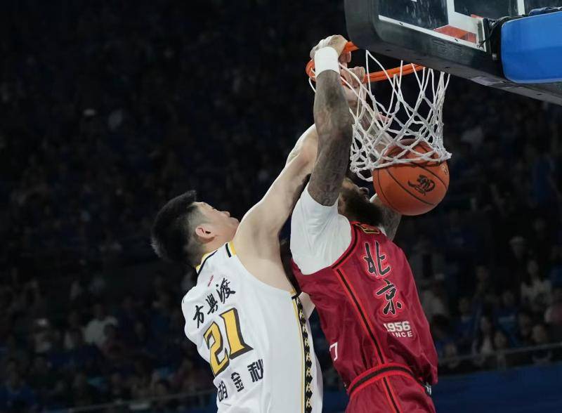 CBA总决赛|限制不住布朗+末节崩盘 北汽男篮再度不敌广厦