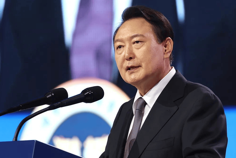 审讯15小时,尹锡悦被打上“叛国”标签,紧要关头,李在明将派人来华