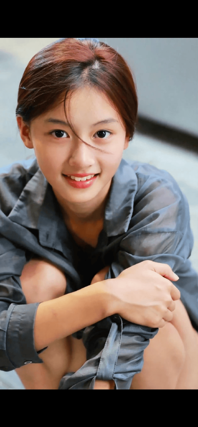 于正吐槽这年头美女太少了,随后其在一女孩妈妈账号下留言“求联系”!该女孩被网友评价神似“梁洛施”“张柏芝”