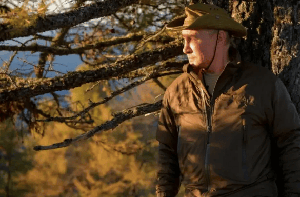 王毅一锤定音,用三个“最”定义中俄关系,美突然发出威胁:加500%关税