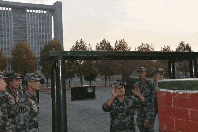 中国特种兵新装备摸秃美军，网友：你跟我说这是解放军？