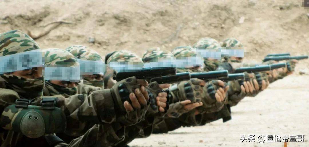 中国特种兵新装备摸秃美军，网友：你跟我说这是解放军？