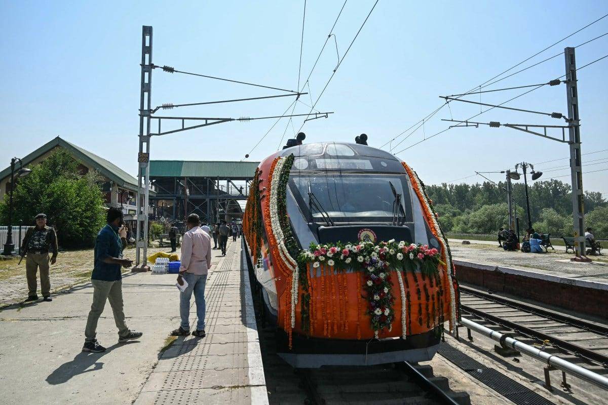 中国新藏铁路公司成立!印度吵翻了天,印媒又抛出“威胁论”,背后门道不简单!