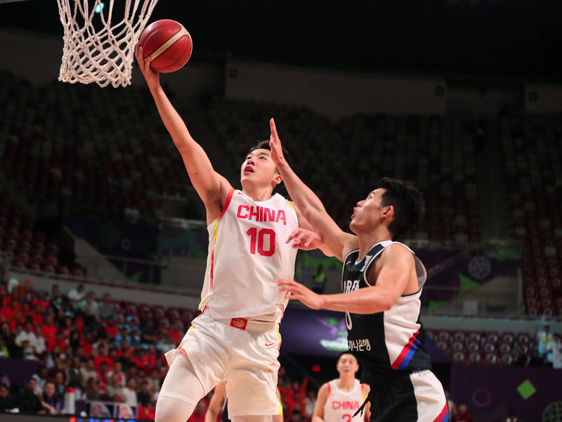 击碎韩国人“翻越长城”的豪言，中国男篮与新西兰队争夺决赛门票