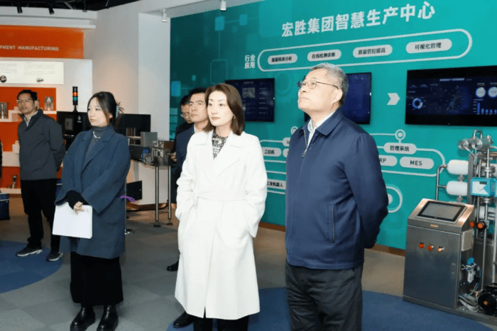 娃哈哈“内战”打到了最残酷的时候,宗馥莉这次腹背受敌