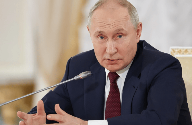 51票赞成44票反对,美参议院投票结果出炉,特朗普突然下令开火,对外释放信号非同寻常