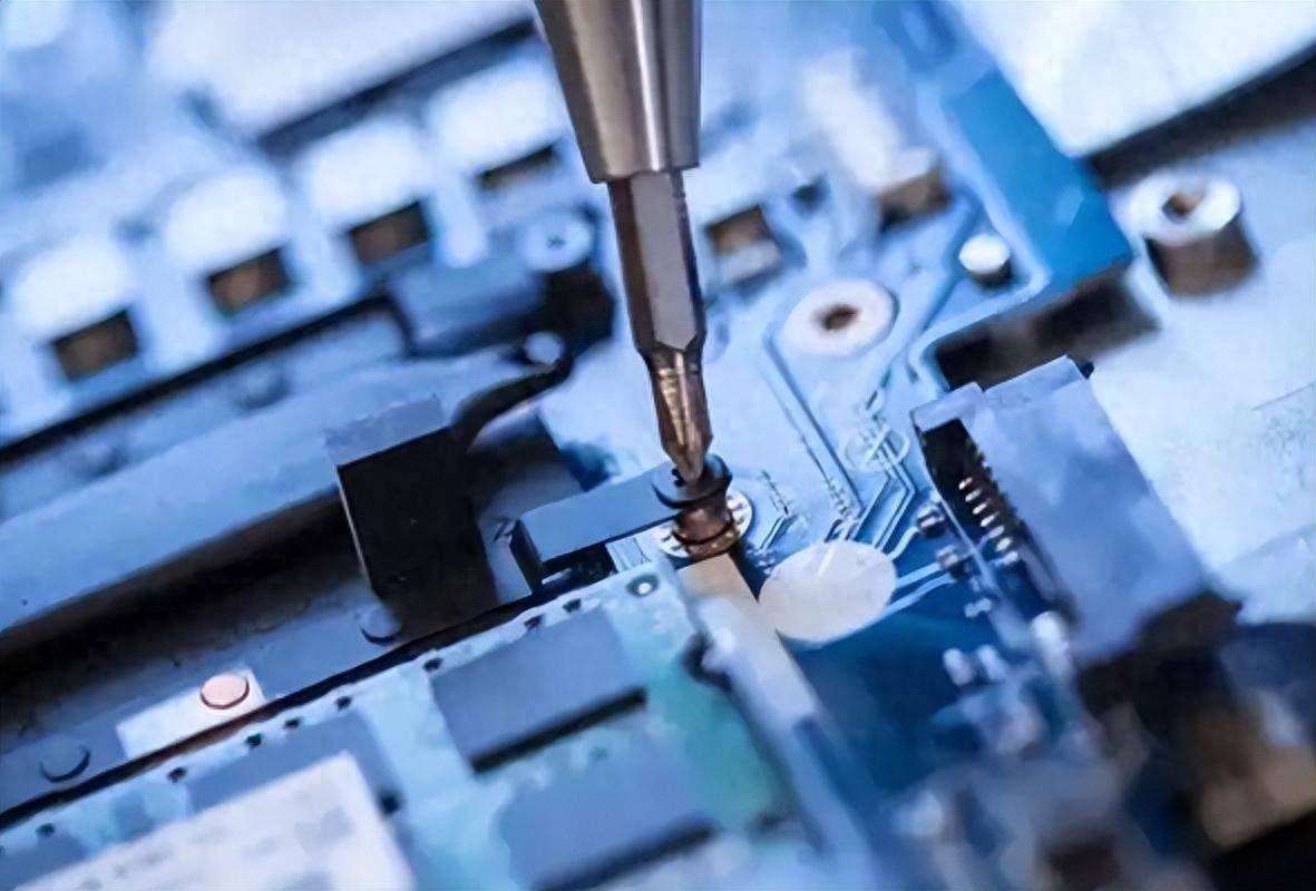 荷兰电话打到北京,想求和却不认错!中方警告不是空谈,是最后通牒