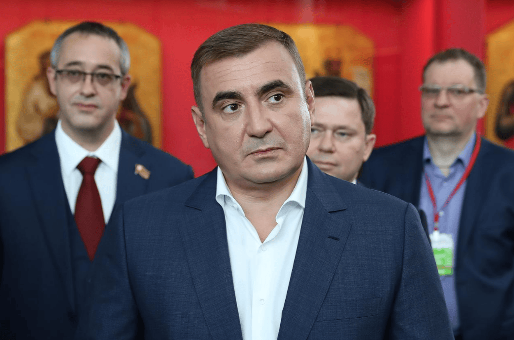 普京加速给接班人铺路,“爱将”久明能通过军权考验,成功接过俄罗斯权力的接力棒吗?