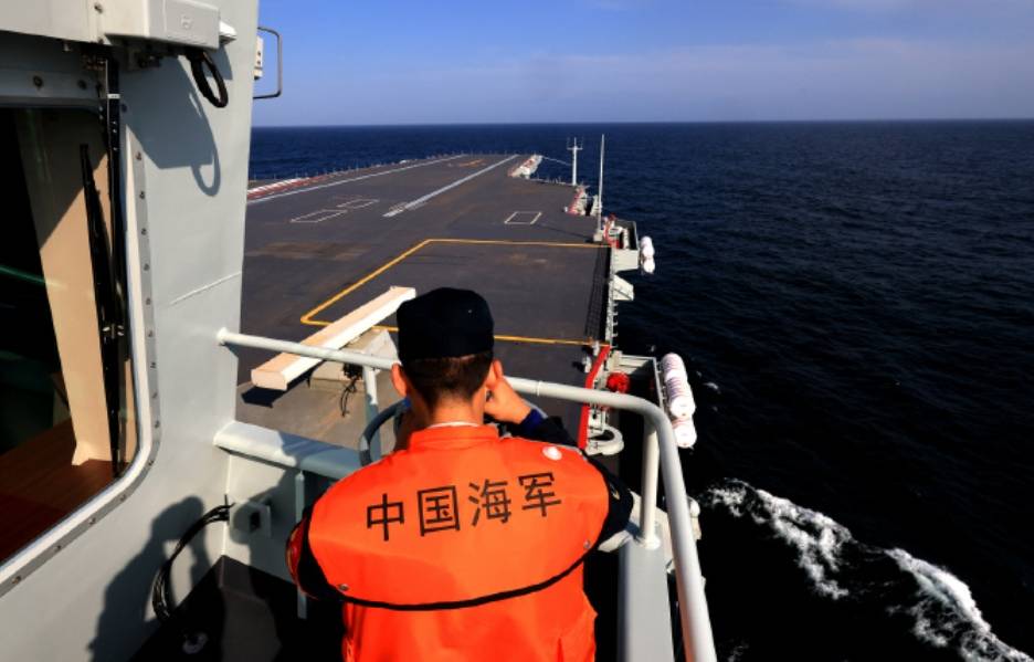 日本亮出电磁炮对华示威，台军放狠话：福建舰要是敢来，用数百枚导弹将解放军拒之门外