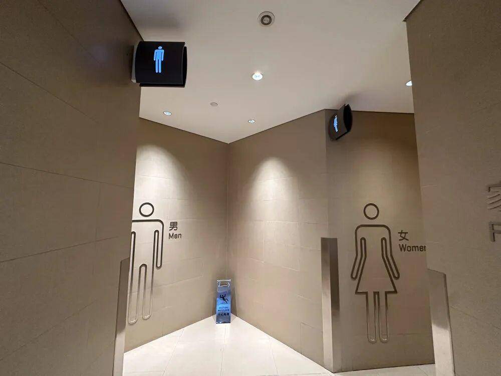 “我只想上个厕所，别考我了行不行！”