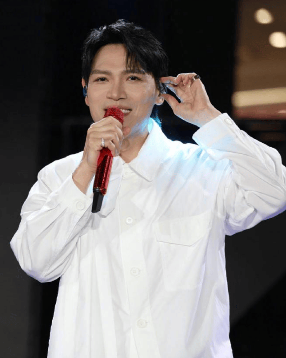 杨宗纬一家被住户投诉：家人随地大小便很缺德