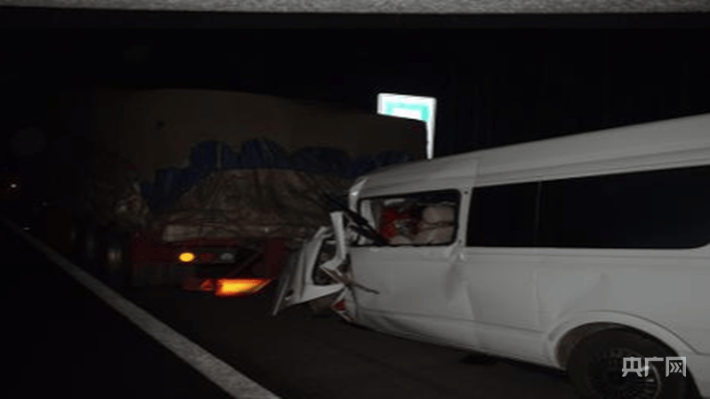 小客车在湛江高速追尾货车致8死 事故调查报告：客车违法改装、超员、非法营运